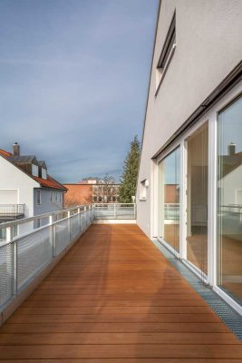 Lichtdurchflutete 3-Zi. DG Whg., EBK, großer Balkon