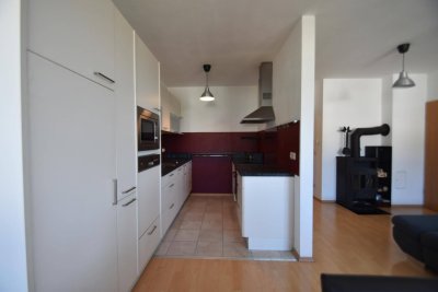 Sofort verfügbar: 3 Zimmer Wohnung in Ludwigsdorf, Balkon, Tiefgarage, Schwedenofen