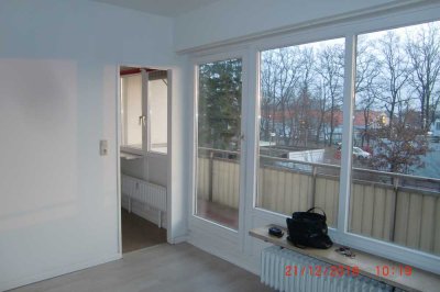 Schöne 1 Zimmerwohnung **32 qm**, Balkon, EBK