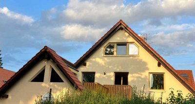 Wohnen wie im eignen Haus - einzigartige 3-Zimmer-Maisonette-Wohnung mit Dachterrasse in FDB-West