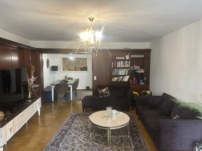 Offen geschnittene 4 Zimmer-Wohnung in Köln- Holweide mit Kamin, Terrasse und Balkon
