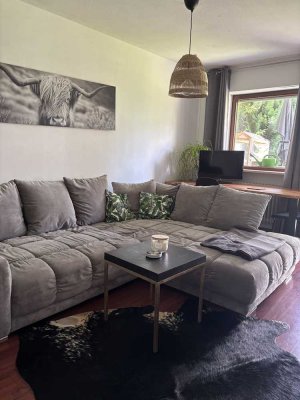 Stilvolle, modernisierte 1,5-Zimmer-Wohnung mit Balkon und Einbauküche in Augsburg