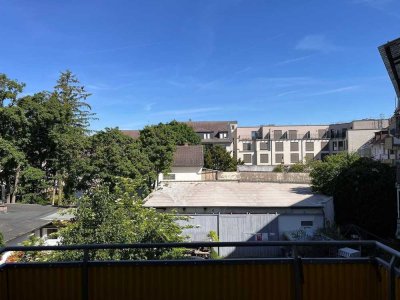 Schöngeschnittene 2ZW mit Wohnküche und Balkon in DA zentrale Lage