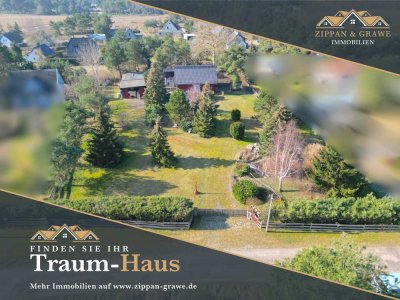 Charmantes Einfamilienhaus mit großem Garten und separatem Dachgeschoss in begehrter Lage