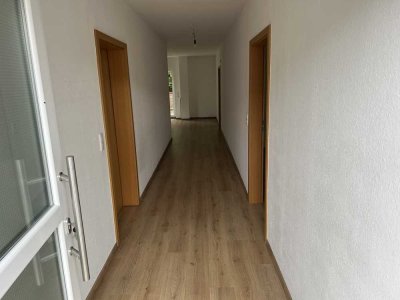 Helle 2-Zimmer Wohnung im 1. OG mit Dachterasse in Hameln OT Unsen