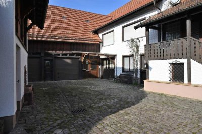 Zweifamilienhaus mit Scheune, Werkstatt und zwei Gewölbekellern