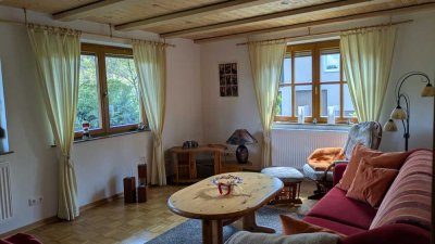 Vollmöblierte, attraktive 2-Zi+EG-Whg. mit gehobener Innenausstattung in ruhiger Siedlungslage