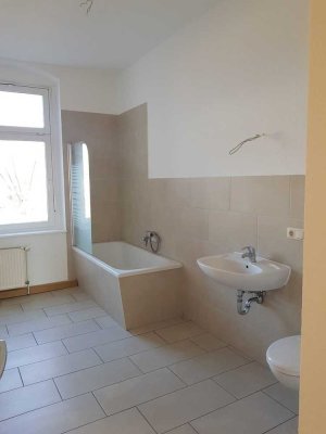 Großzügige 3 Zimmer Altbau Wohnung