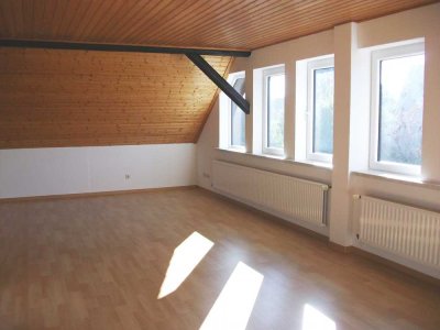 GEMÜTLICHE 3,5-ZIMMER-DACHGESCHOSSWOHNUNG MIT GARAGE IM HERZEN VON NETTLINGEN!!!