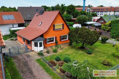 Einfamilienhaus mit Wintergarten, geräumige Garage und Scheune