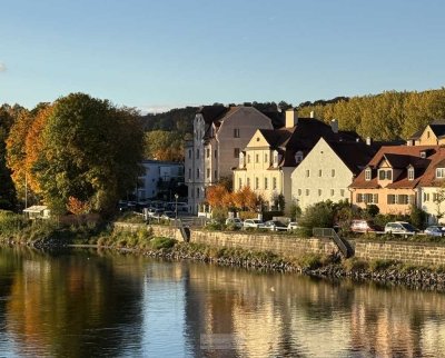 Altbauwohnung mit Aufzug & Tageslichtbad – Wohnen an der Donaupromenade in begehrter Lage