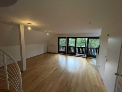 Im Grünen gelegene Terrassen -Maisonette-Whg mit Garten!  **Carport**