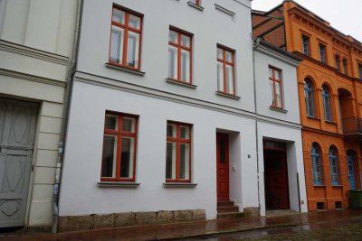 Sofort bezugsfertiges Hinterhaus für junge Familie.