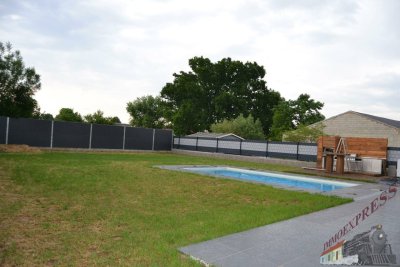 Sehr schönes und großes Einfamilienhaus! Eigener Pool, jedes Schlafzimmer mit begehbaren Kleiderschrank. Nur 40 Minuten von Wien