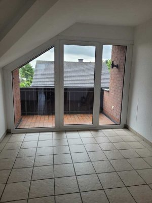 Geschmackvolle 2-Raum-Wohnung mit gehobener Innenausstattung mit Balkon und EBK in Paderborn