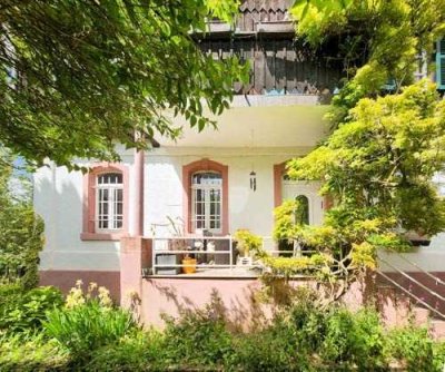 Für Altbau-Liebhaber: Stilvoll saniertes, historisches Einfamilienhaus in Taben-Rodt