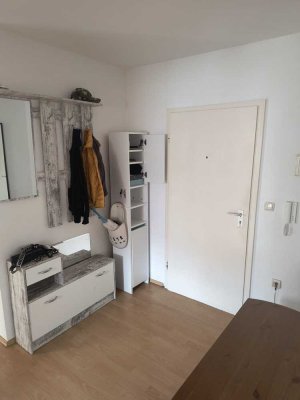 Helle möblierte 2-Zimmer Erdgeschosswohnung, EBK, Garage, mit Terrasse in Misburg-Nord