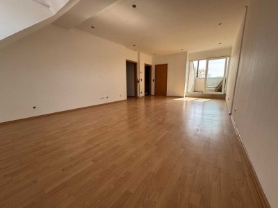 Wohnen über den Dächern - mit Blick, Balkon & Garage