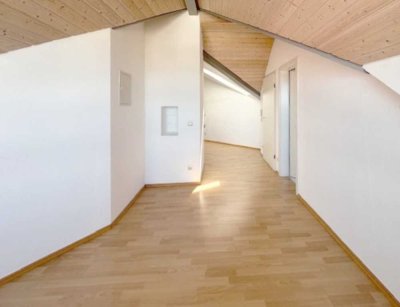 Erste eigene Wohnung oder KA: gepflegte 2 Zimmer DG-Wohnung mit Balkon