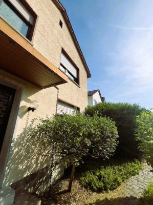 *OF-Bieber* 2-FH in bester Lage(2x 3 Zi.:ges.183 qm Wfl.)mit traumhaftem Garten (Grundstück: 630 qm)