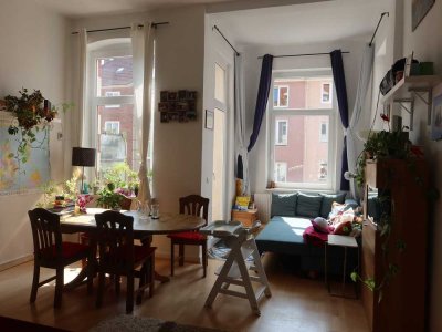 Wunderschöne Altbau-Wohnung mit Balkon + EBK in ruhiger Lage mitten in der Stadt