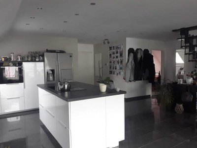 Attraktive 3-Zimmer-DG-Wohnung mit Balkon und EBK in Engelskirchen