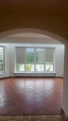 Helle 3,5-Zimmer-Wohnung mit Balkon und EBK in Neugilching