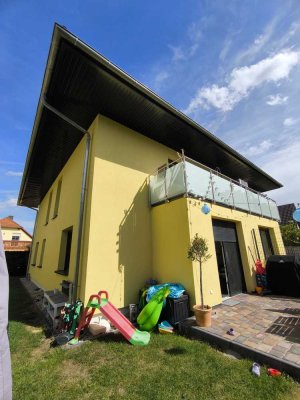Moderne Doppelhaushälfte mit 5 Zimmern in Knautkleebeeg, 2 Bädern & Garten **ideal für Familien**