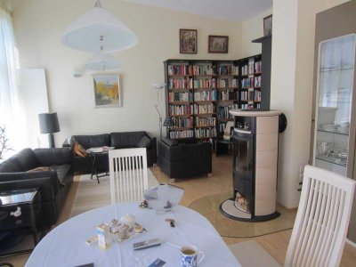 Lichtdurchflutete  3-Zimmer-Dachgeschosswohnung mit großem Südbalkon und bis zu 4 m hohen Decken