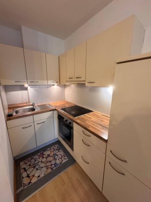 Zentral gelegene 1-Zimmer-Wohnung mit Loggia und Parkplatz in ruhiger Innenhof-Lage