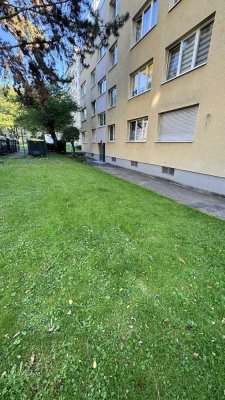 Helle sanierte 3 Zimmerwohnung mit hochwertiger Küche & Balkon