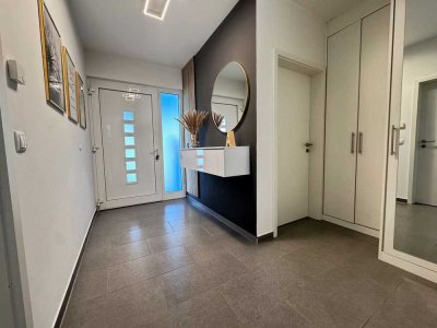 Charmante Doppelhaushälfte mit Sauna, Kamin und kl. Garten – Baujahr 2008