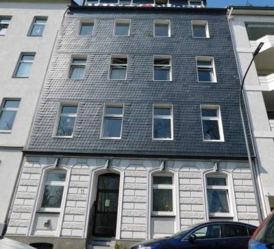 Frisch renovierte 4-Zi.-DG-Whg. mit Tageslichtbad