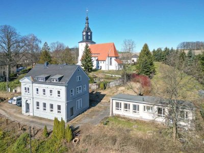 +++ Modernes Wohnen im historischen Schulhaus mit viel Platz für Ihre Ideen +++