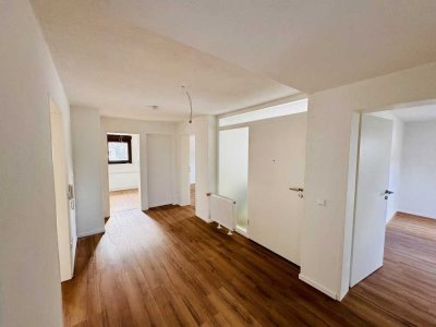 Provisionsfrei! Erstbezug nach Sanierung – Stilvolle 3,5-Zimmer-DG Wohnung mit Garage in Pfinztal.