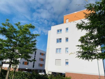 Laatzen : Sonnige 2 Zimmer mit Balkon, Aufzug, modernem Bad