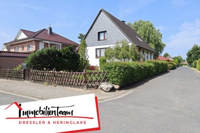 solides Einfamilienhaus mit Keller auf großem Eckgrundstück mit Bebauungsmöglichkeit in Halstenbek