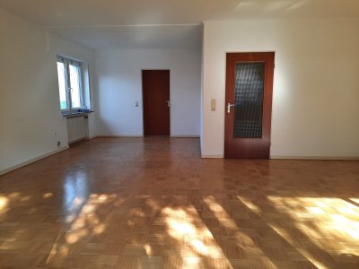 In ruhiger, gehobener Wohngegend, attraktive Doppelhaushälfte zu vermieten