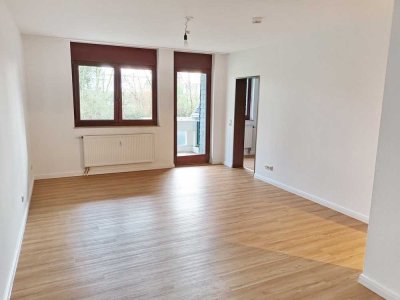 Barrierefreie Seniorenwohnung, separate Küche, Sonnenbalkon, Serviceangebot nutzbar