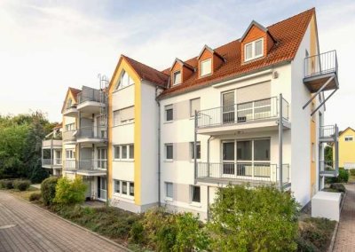 Moderne 3-Zimmer-Dachgeschosswohnung mit Balkon und Blick ins Grüne!