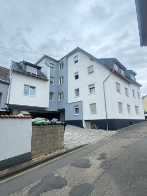 Neuwertiges Mehrfamilienhaus mit 8 Wohneinheiten