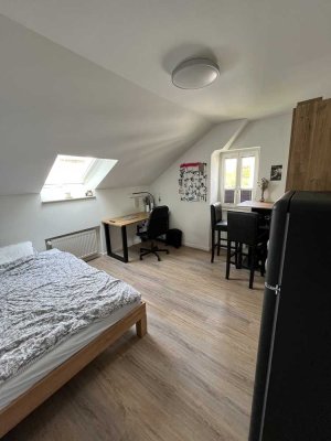 Moderne Dachgeschoss-Wohnung im Herzen Gießens