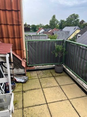 Geschmackvolle Dachgeschosswohnung mit 3 Zimmern, Balkon, Keller und Tiefgaragenplatz