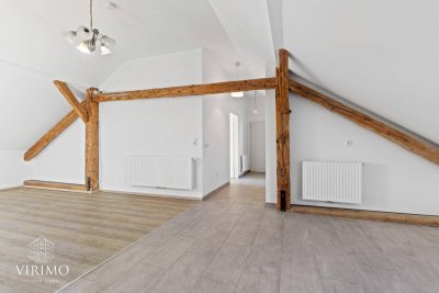 Sanierte Dachgeschosswohnung mit Garten, geräumiger Garage und ausbaubarem Dachboden
