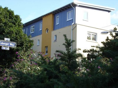 Penthouse - schöne 2-Zi-Whg mit grossem Balkon in ruhiger, aber zentraler Lage