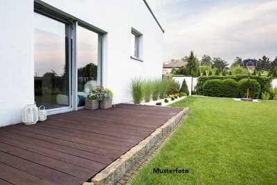 Einseitig angebautes Einfamilienhaus