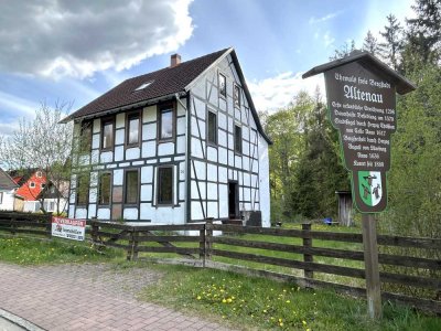 Vollständig entkernt und sanierungsbedürftig – 3 separate Wohnungen möglich