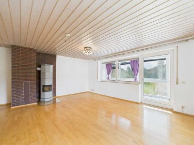 Wohnen mit Perspektive: 3-Zimmer-Wohnung, Einliegerbereich und Chance auf das gesamte Grundstück