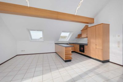 Helle 4-Zimmer-Dachgeschosswohnung mit Balkon und Waldrandlage