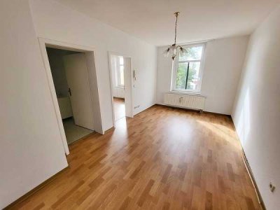 Günstige zentrumsnahe 2-Raum-Wohnung mit EBK + Lift